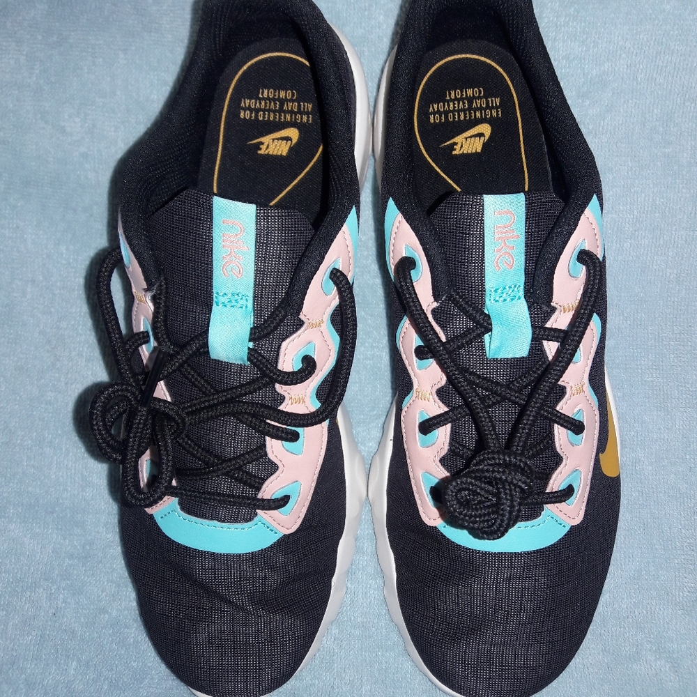 Nike Explore Strada Sneaker